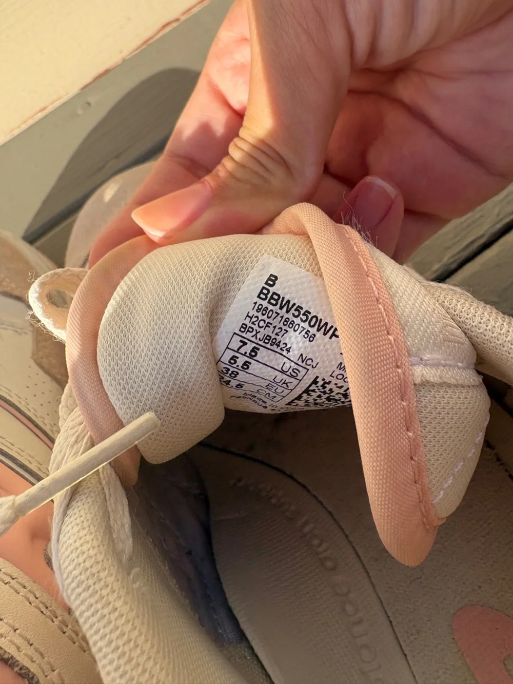 New Balance 550 sneakers in pink & white excellent condition lightly used
